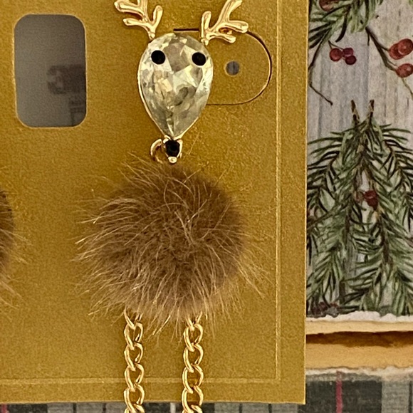 NWT INC Crystal Reindeer earrings🎄 - Picture 7 of 8